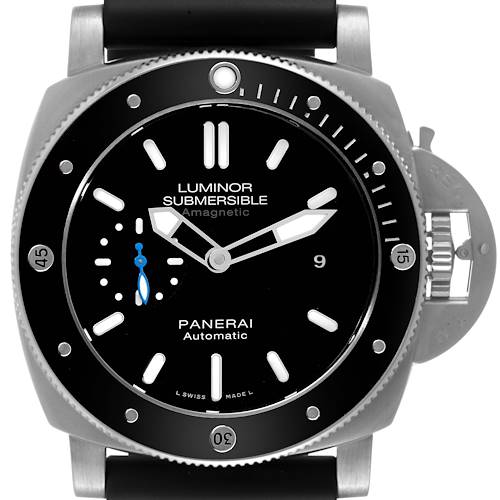 The image shows a front view of the Panerai Luminor Submersible watch, displaying the dial, bezel, and part of the strap.